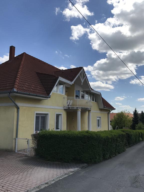 Esther Apartman Gyenesdiás Exteriör bild